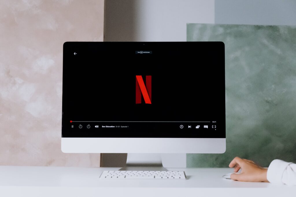 how to watch netflix on apple carplay