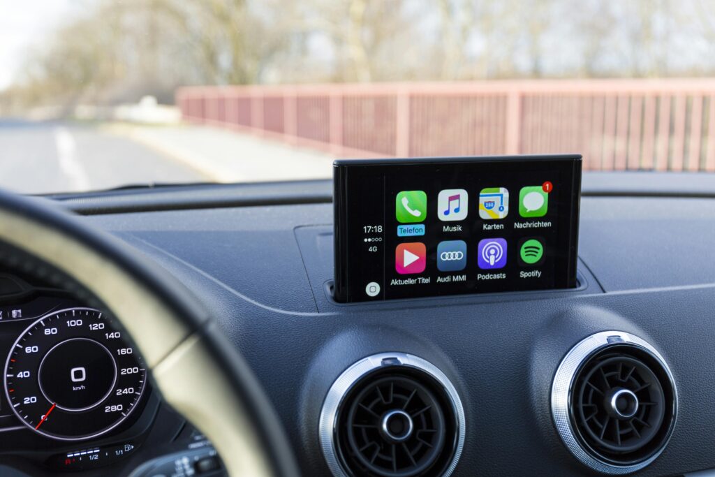 how to watch netflix on apple carplay