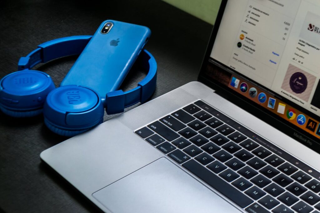 how to transfer videos from iphone to macbook